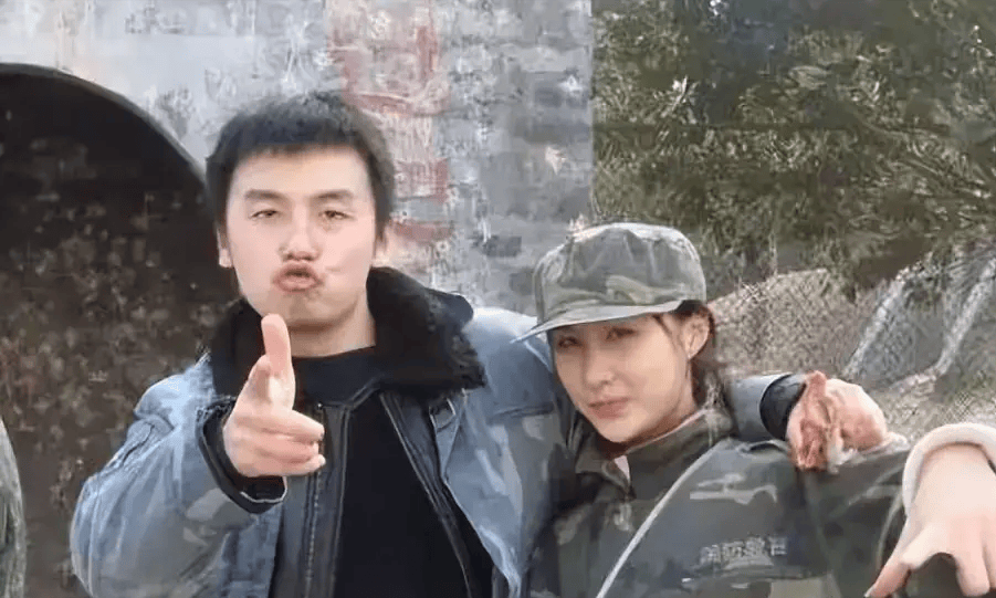 雷佳音为什么出道18年无绯闻,大家看看妻子是谁就知道了?