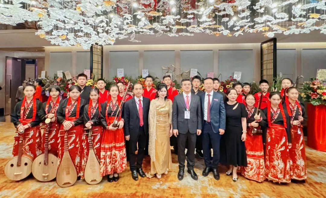 惠州一中大榕树民乐团世惠会上奏响东方神韵,用音乐传递中华文化的