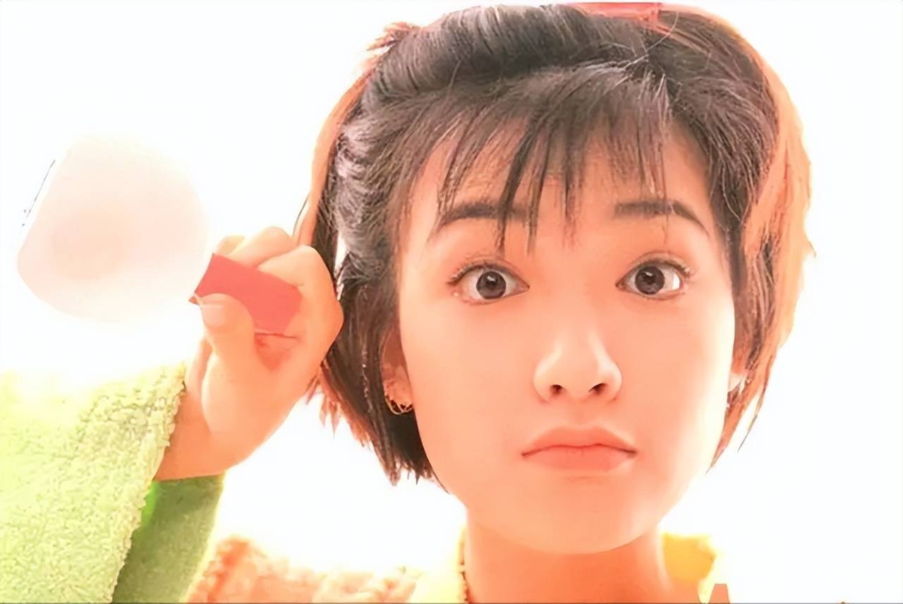 "决定不婚不育,割掉子宫",47岁女明星范晓萱,如今后悔了吗?