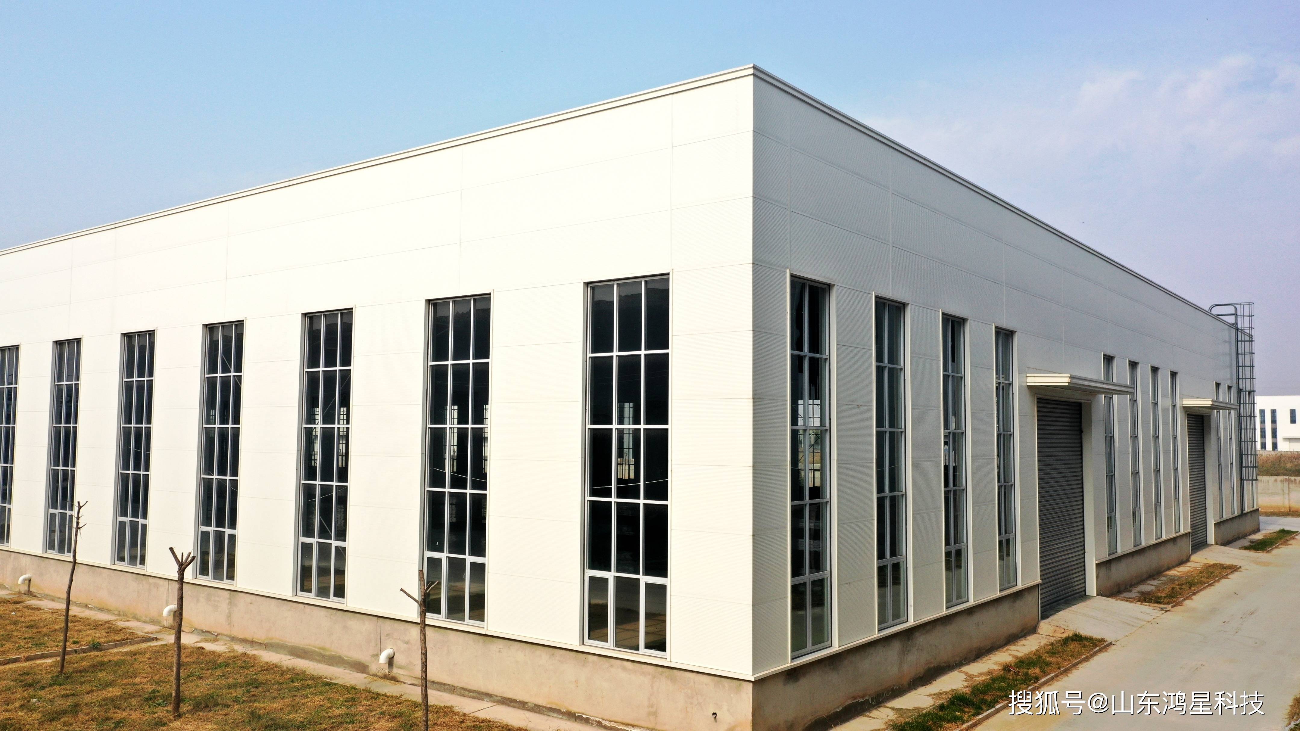 铝镁锰合金岩棉夹芯板的特点有哪些