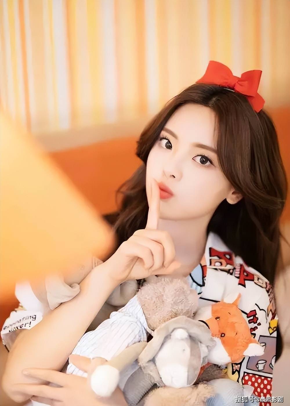 杨超越:演绎生涯的璀璨星途,身材与脸蛋的双重魅力