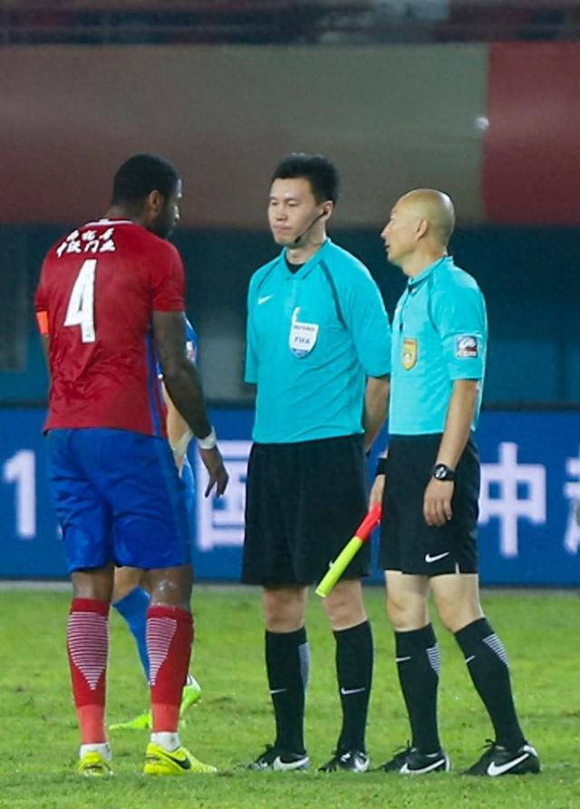 河南球迷怀念戈麦斯的大力手抛球战术_建业队_球员_绝技