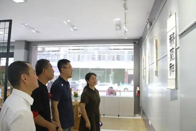 由景德镇陶文旅集团打造的春秋大集作为此次瓷博会重要的交流平台,不