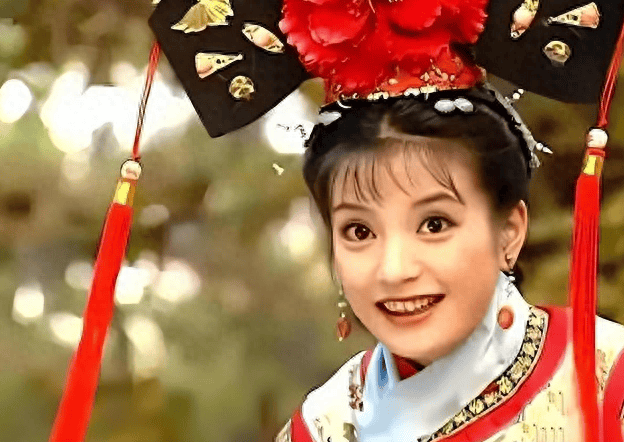 但让大家没想到的是赵薇在"国旗"事件后事业一落千丈,后面紧接着的