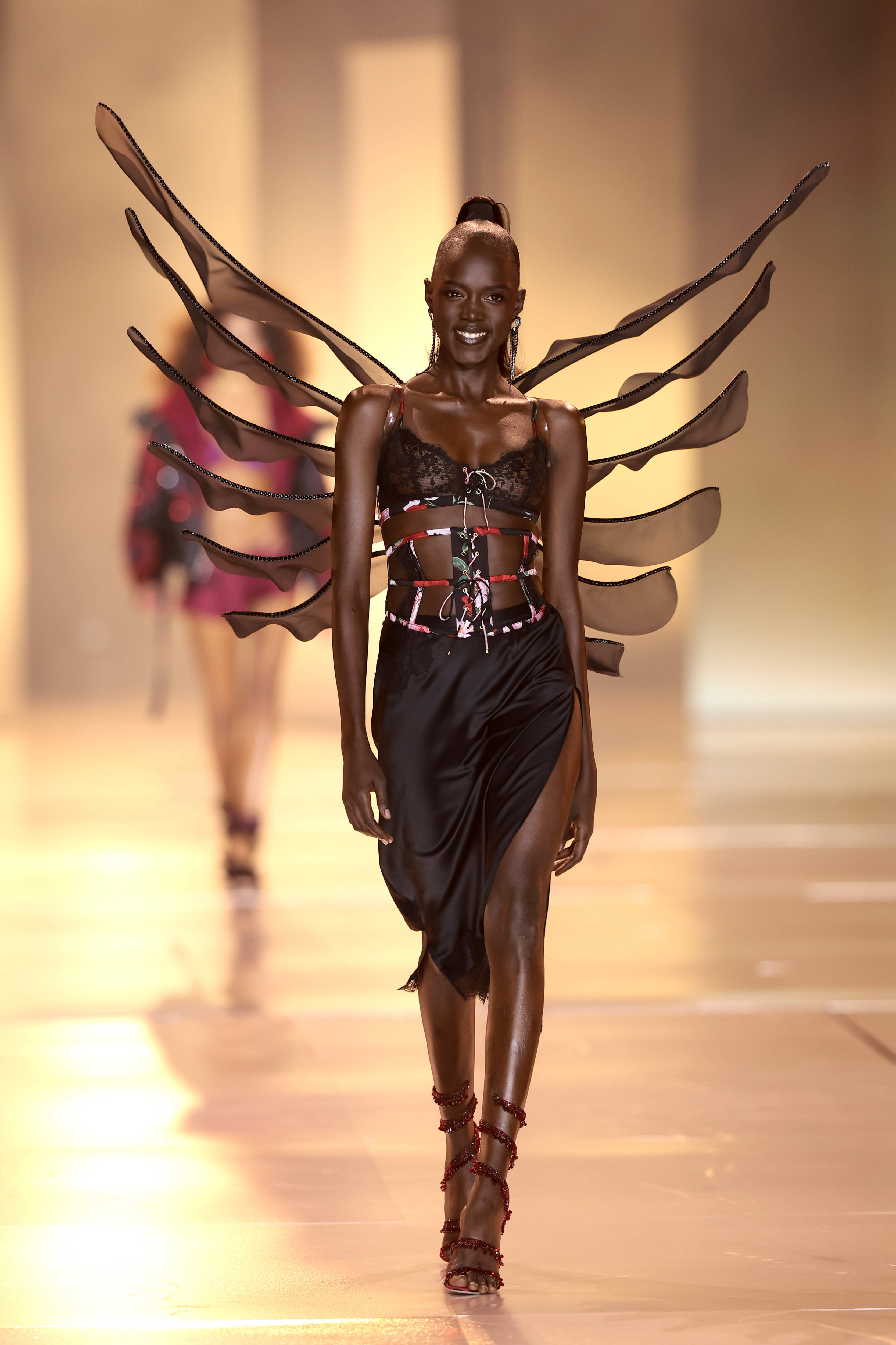 维多利亚的秘密时尚大秀重磅回归 由女性主导的经典大