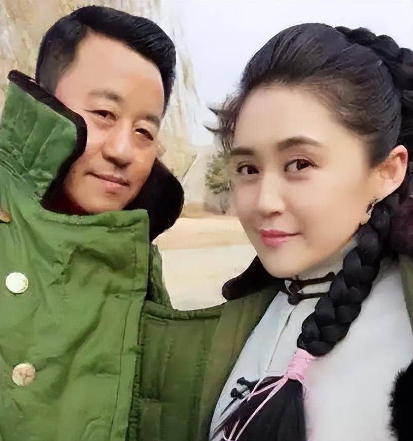 王小宝:与前妻离婚后,再娶小19岁的吴琼,今59岁一儿一女乐开怀