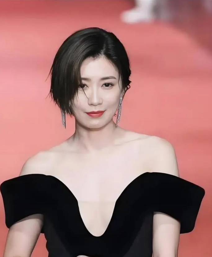 贾静雯再战视后宝座,女儿反对也挡不住的短发魅力!