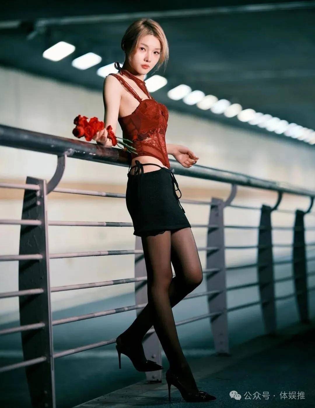 黑丝美腿的致命吸引力,展现无尽魅力!