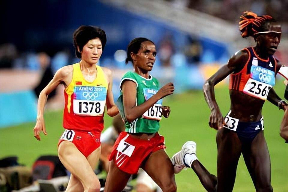 说到邢慧娜夺冠后的生活,简直就是一个反转再反转的故事.