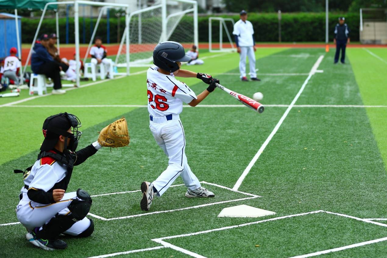 来自全市13个区的棒球队,齐聚浦东杨思中学,于13日和19日进行了分组