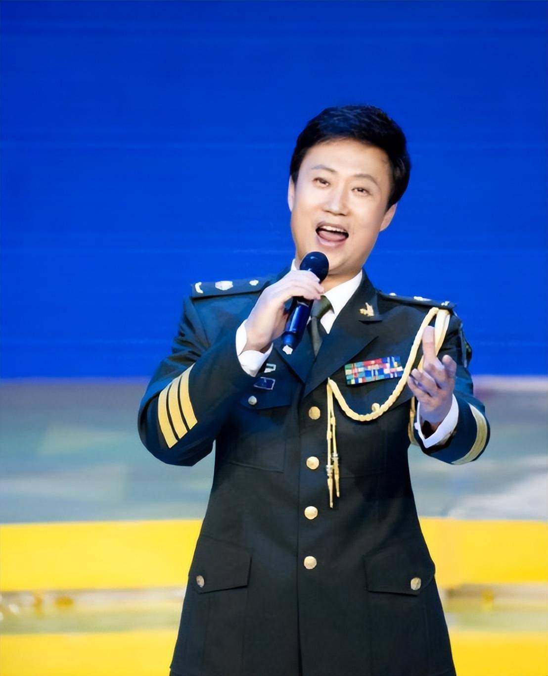 《绿色军衣》耿为华跟小14岁妻子离婚9年如今二人生活差距大