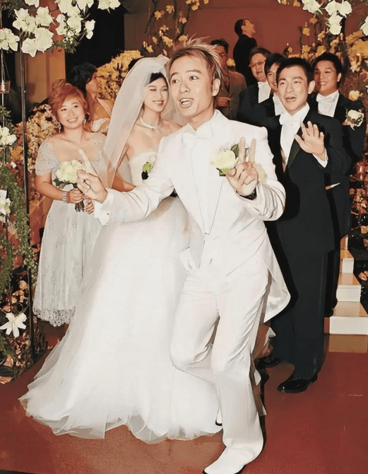 李克勤大儿子17岁生日照曝光!正脸撞脸刘翔,继承父亲的音乐天赋