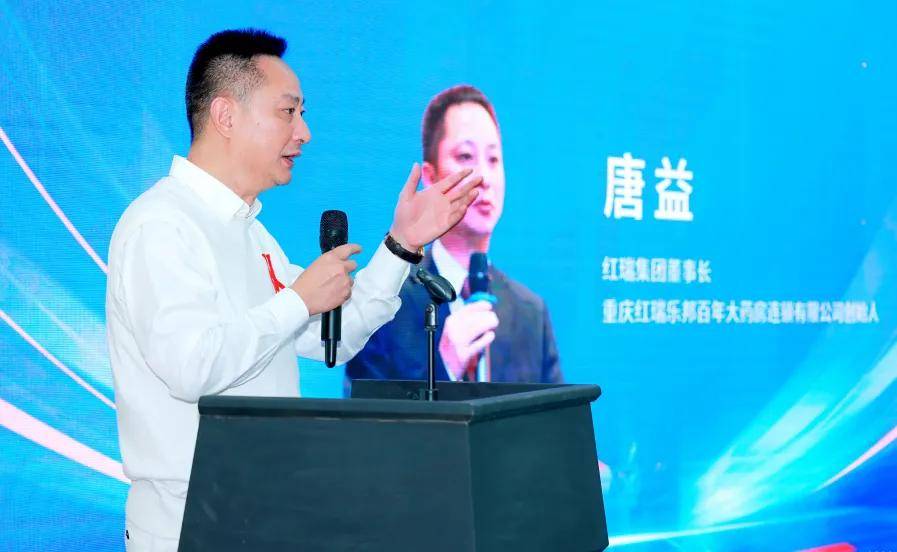 原国家卫生部副部长,现中国保健协会名誉理事长,中国卫生监督协会会长