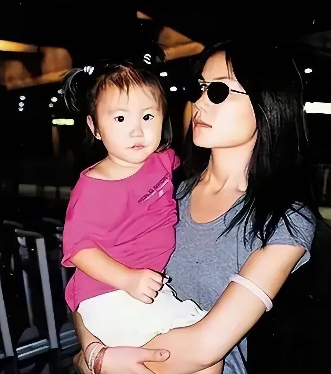 李亚鹏:我那"抽烟喝酒打麻将"的前妻王菲,竟是世上顶好的妈妈_李嫣