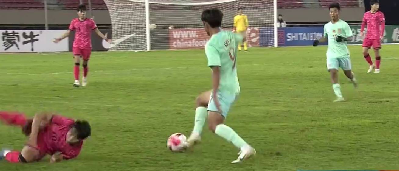 U17亚洲杯预选赛：中国小将战韩国，上半场扳平比分