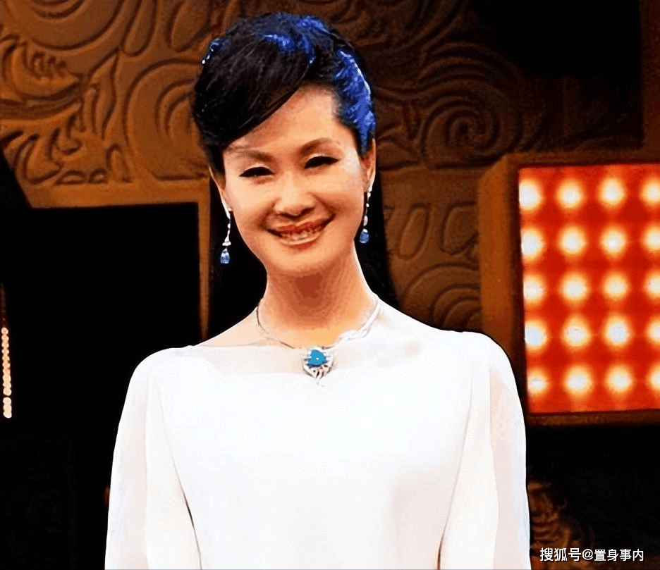 被李凡抛弃和朱之文传绯闻的于文华,嫁给丑男后,今过的如何?