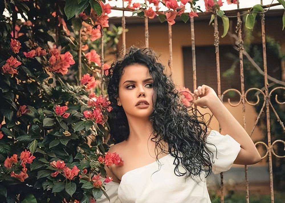 汉堡吃出生肉吃出保鲜膜 塔斯汀汉堡公司是家怎