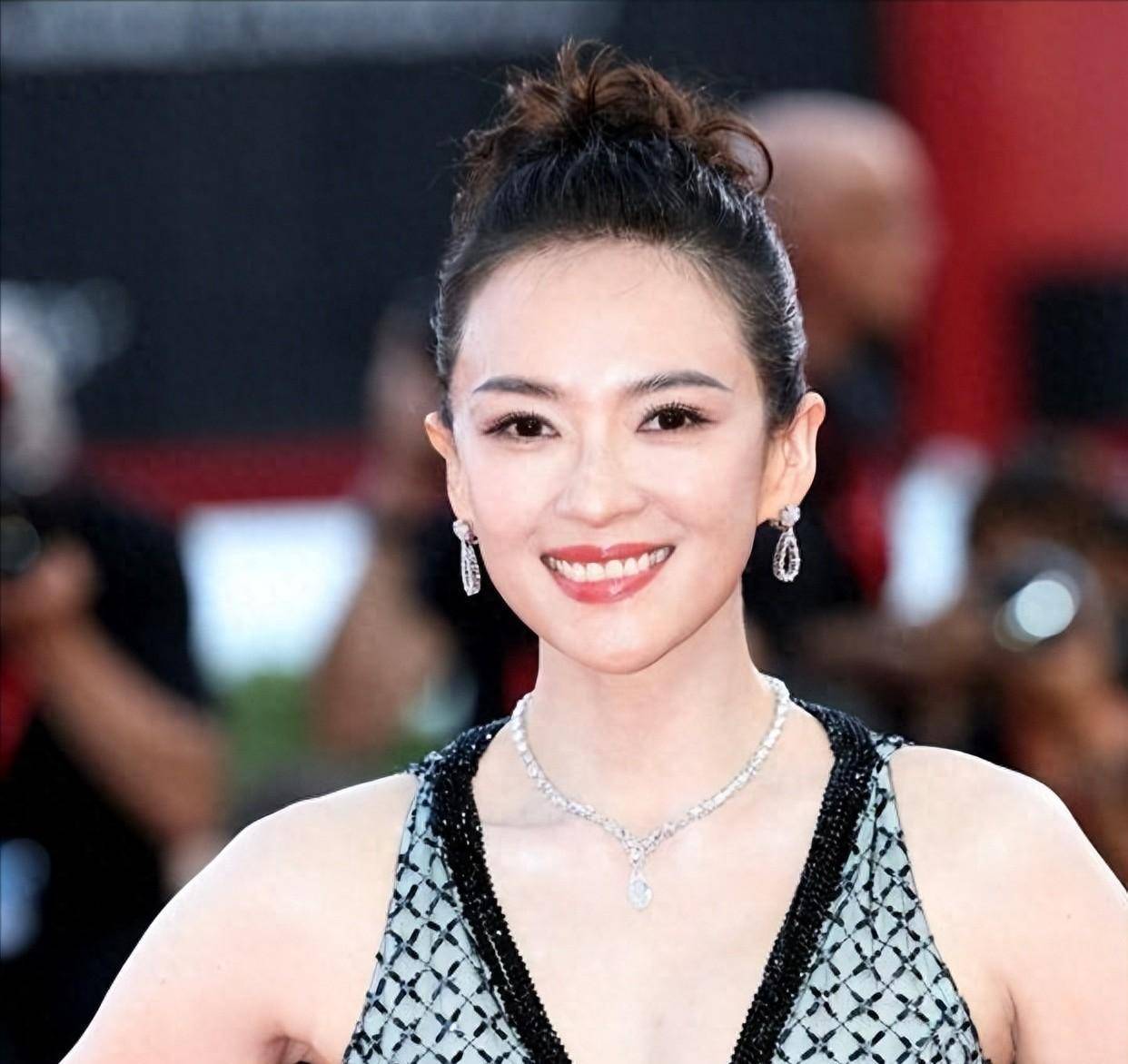 离婚仅一年,再看章子怡现状,才明白陈凯歌那一"推"有多厉害?