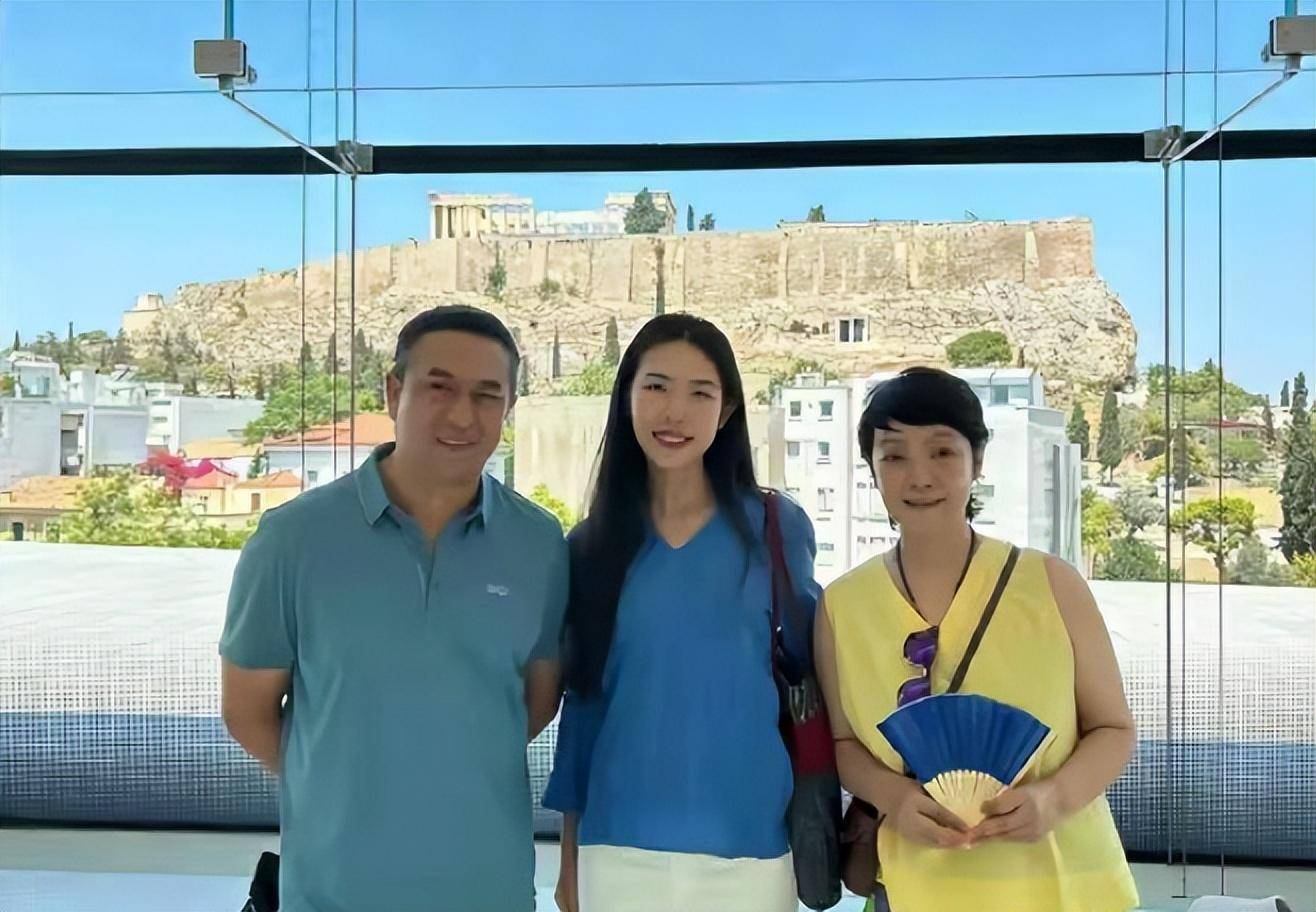 突发！曝张嘉译王海燕离婚，知情者曝离婚原因，最后同框画面曝光-张嘉译的老婆王海燕的前夫是谁