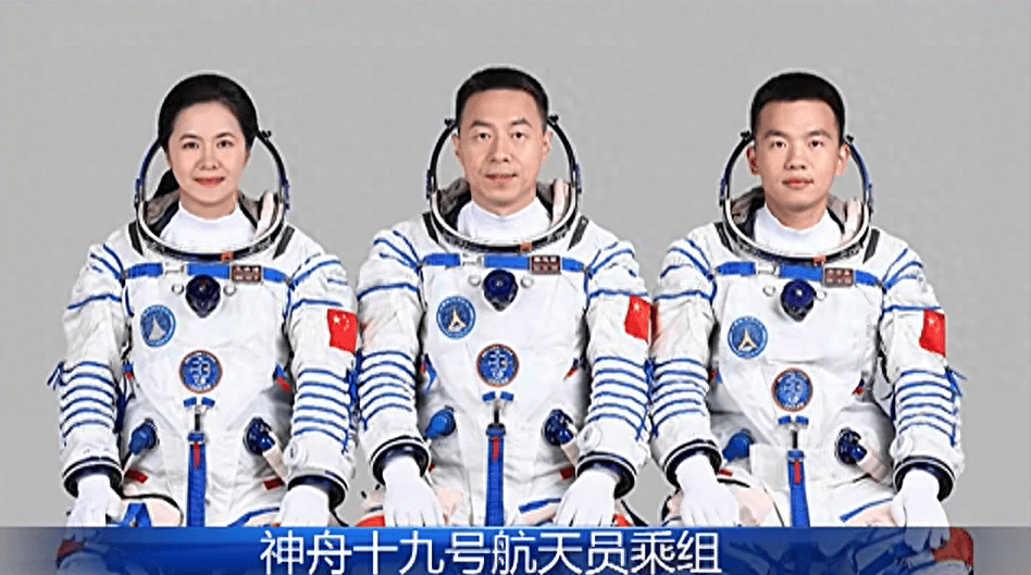 左起:王浩泽,蔡旭哲,宋令东2024年10月29日上午,中国载人航天办公室