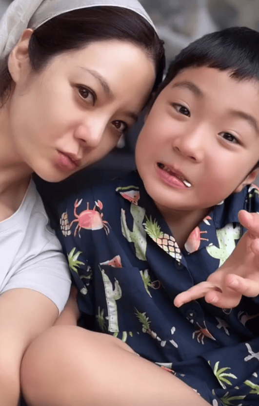 蔡琳录单身综艺,儿子虽同意她找男友但表情暗淡,仍盼父母复婚