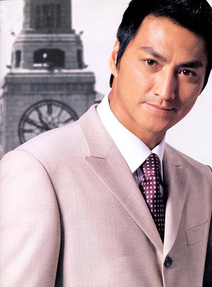 何家劲:穷到靠搬尸赚钱,因支持包拯被2度封杀,如今靠骂火出圈_金超群