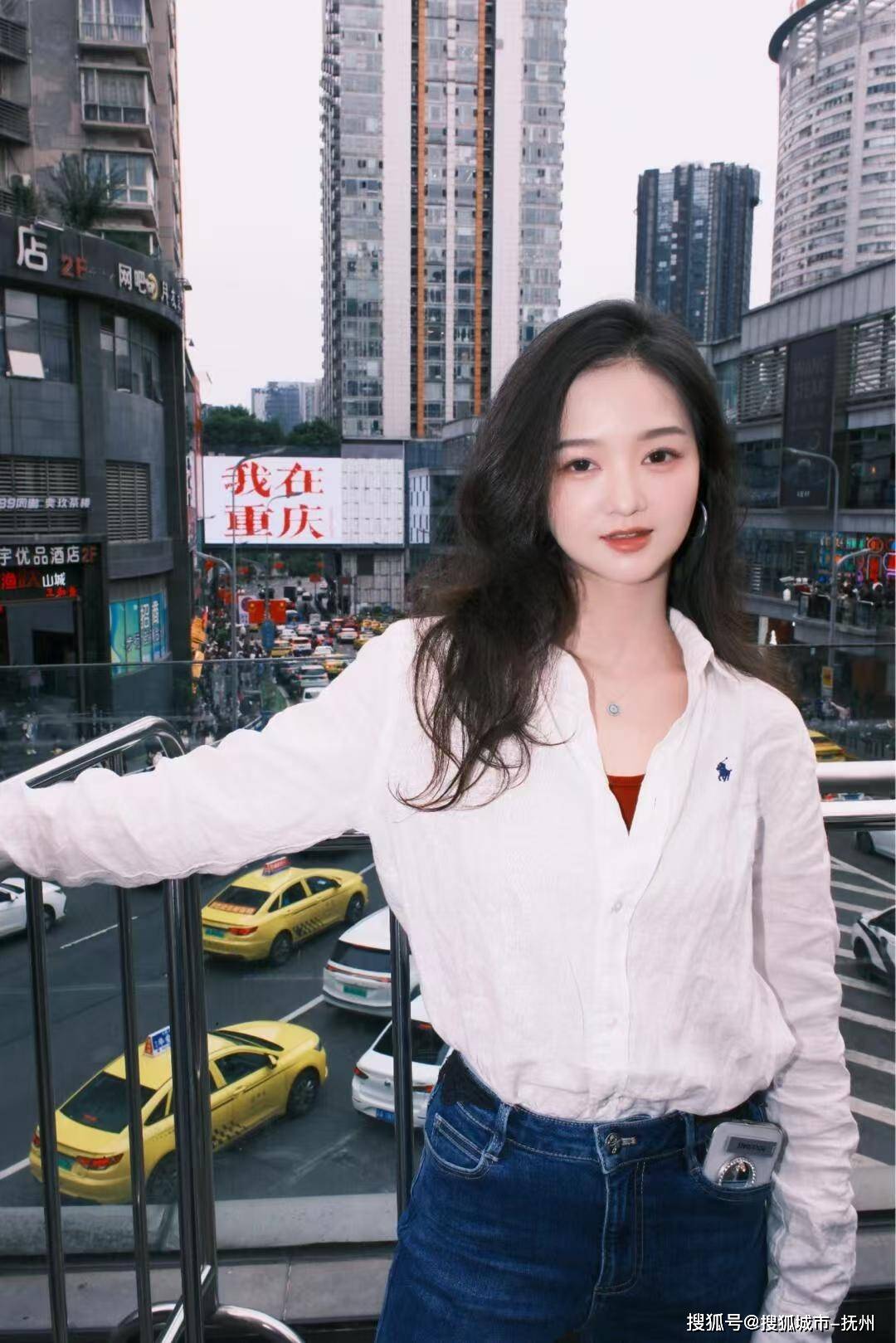 重庆的美,不仅在于她的自然风光,更在于她深厚的文化底蕴和独特的生活