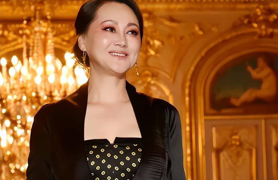 抛弃病夫,插足导演家庭,55岁攀上富豪,三金影后的上位史太精彩