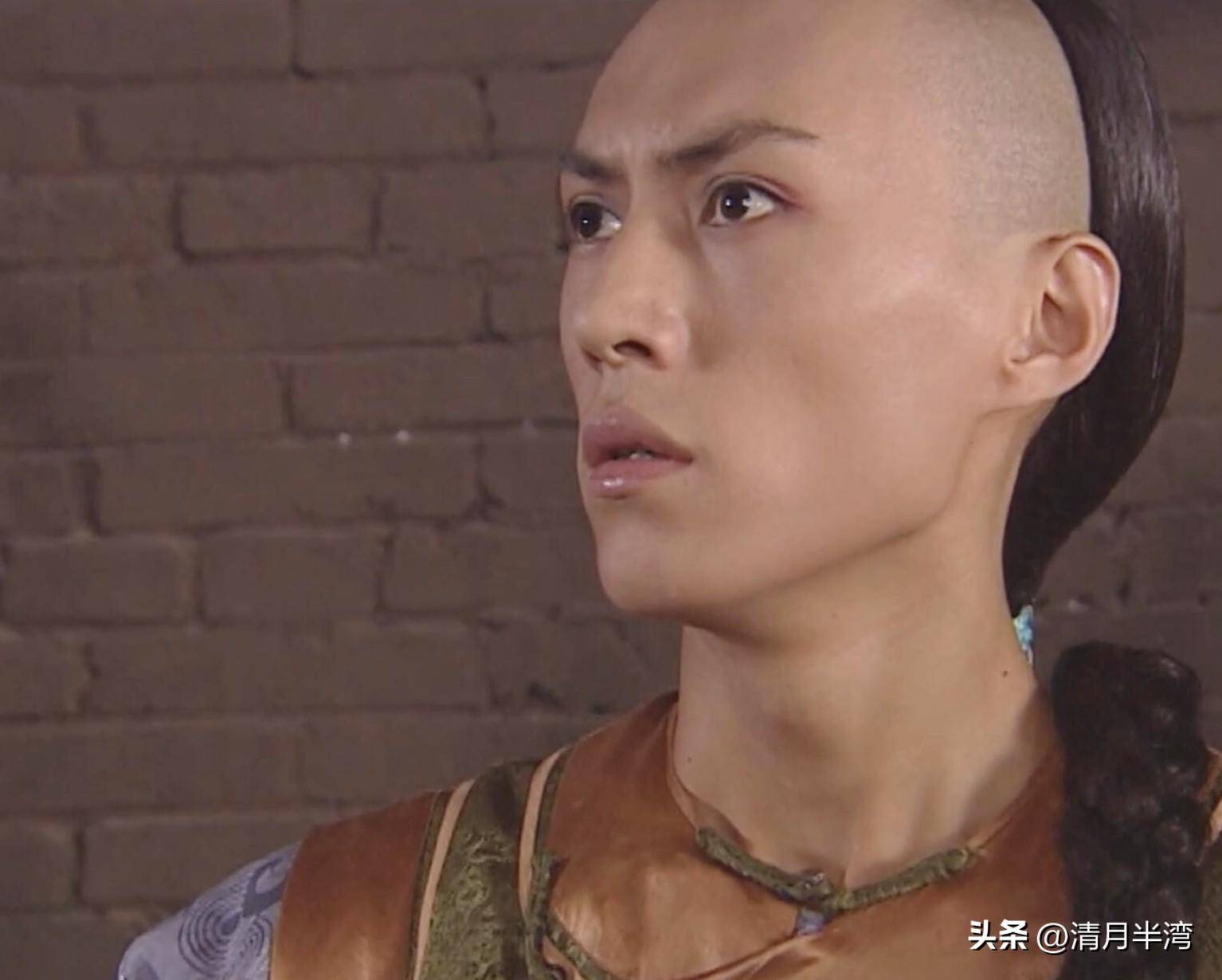 1976年生于山东济宁,1995年在电视剧《东方商人》中出演少