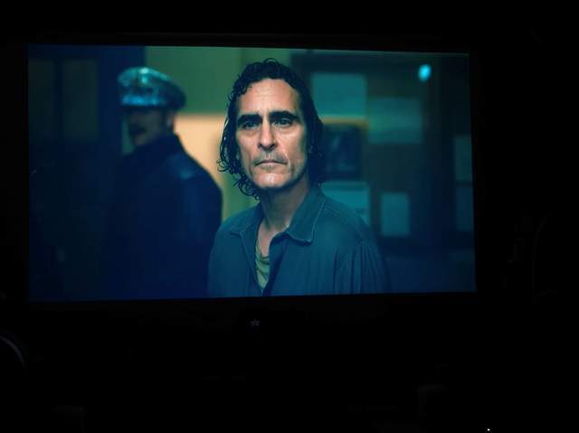 百元投影新标杆,亮度秒杀千元机,哈趣Q1云台投影仪值得拥有