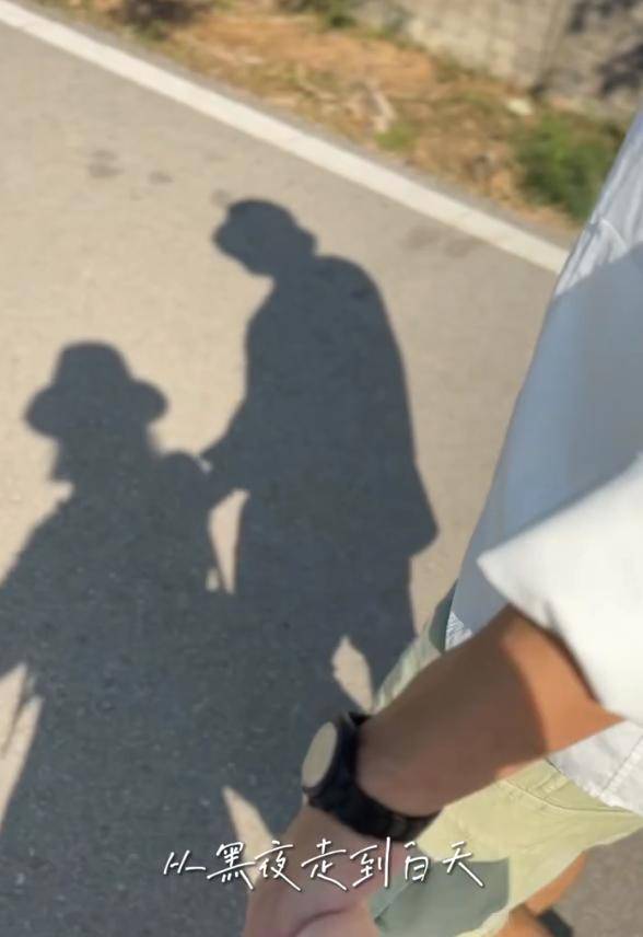 41岁王冠官宣已婚,首晒夫妻合照,老公高大威猛,俩人相拥好甜蜜