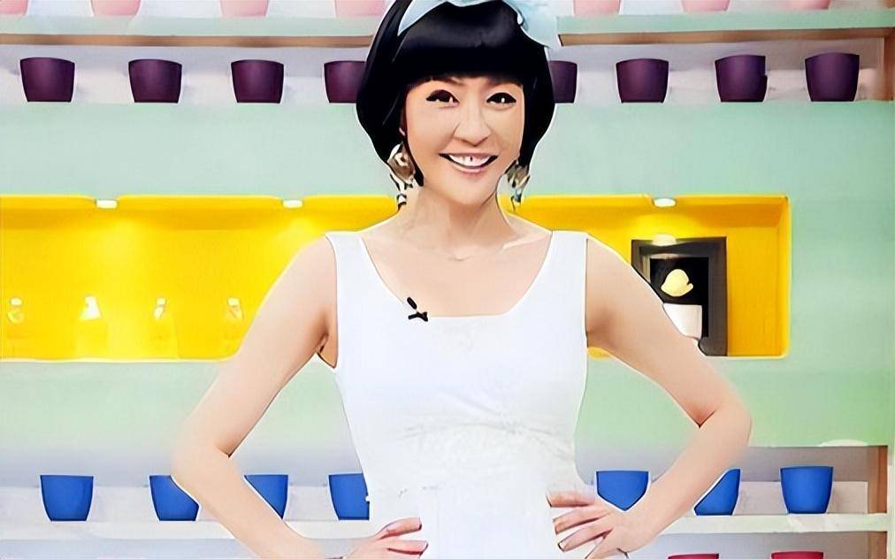 知名女星唐玲身患绝症,将全部遗产留给一条狗,家人一分没有