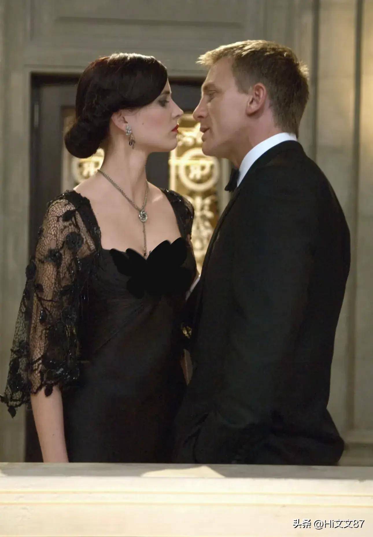 伊娃·格林在影片中将邦女郎维斯帕·林德复杂的内心世界演绎得淋漓