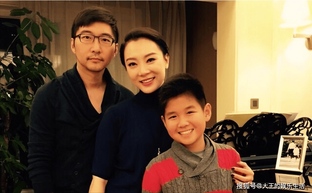 在看到陈数视自己儿子为己出时,赵胤胤表露出难得的夸奖.