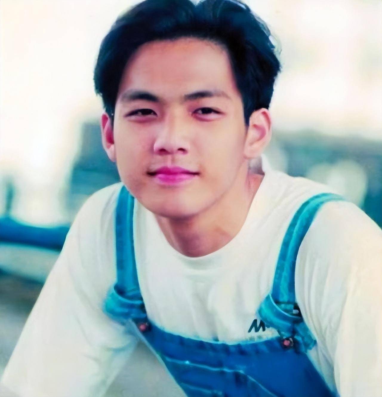 舞蹈学会之后,钟汉良和其他同事经常为前辈们伴舞,比如张国荣,梅艳芳