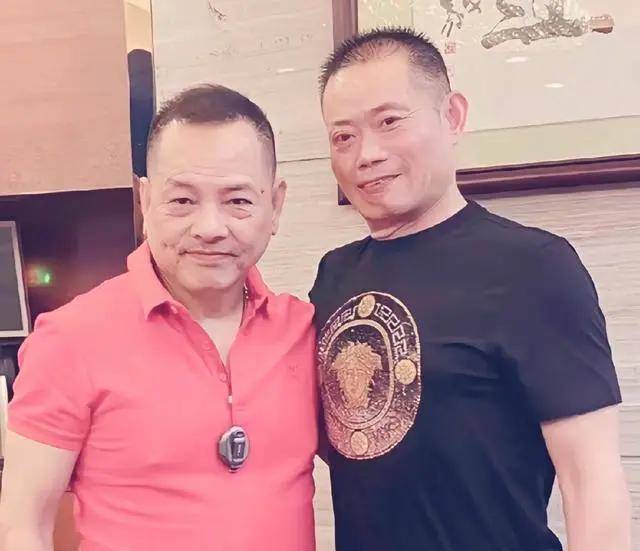 大佬闹翻!崩牙驹怒怼"潮州明",称其虚构谎言,曝两人相识过程