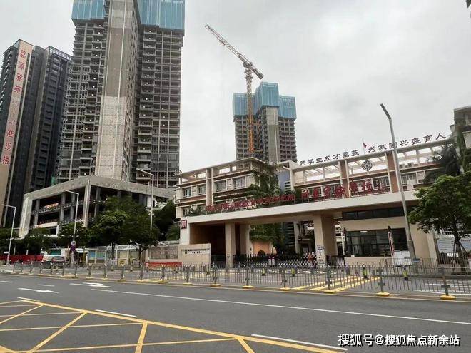 目送式书香学府小学&初中:教科院同乐实验学校(直线距离约100m),南山