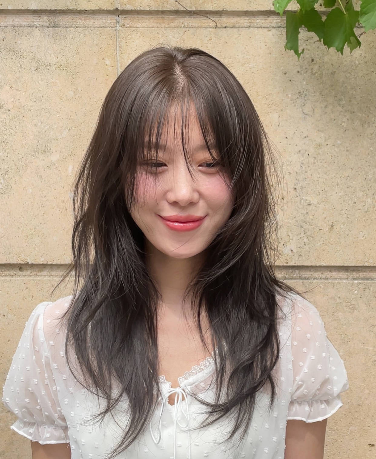 微卷造型烫中长发女性的时尚之选