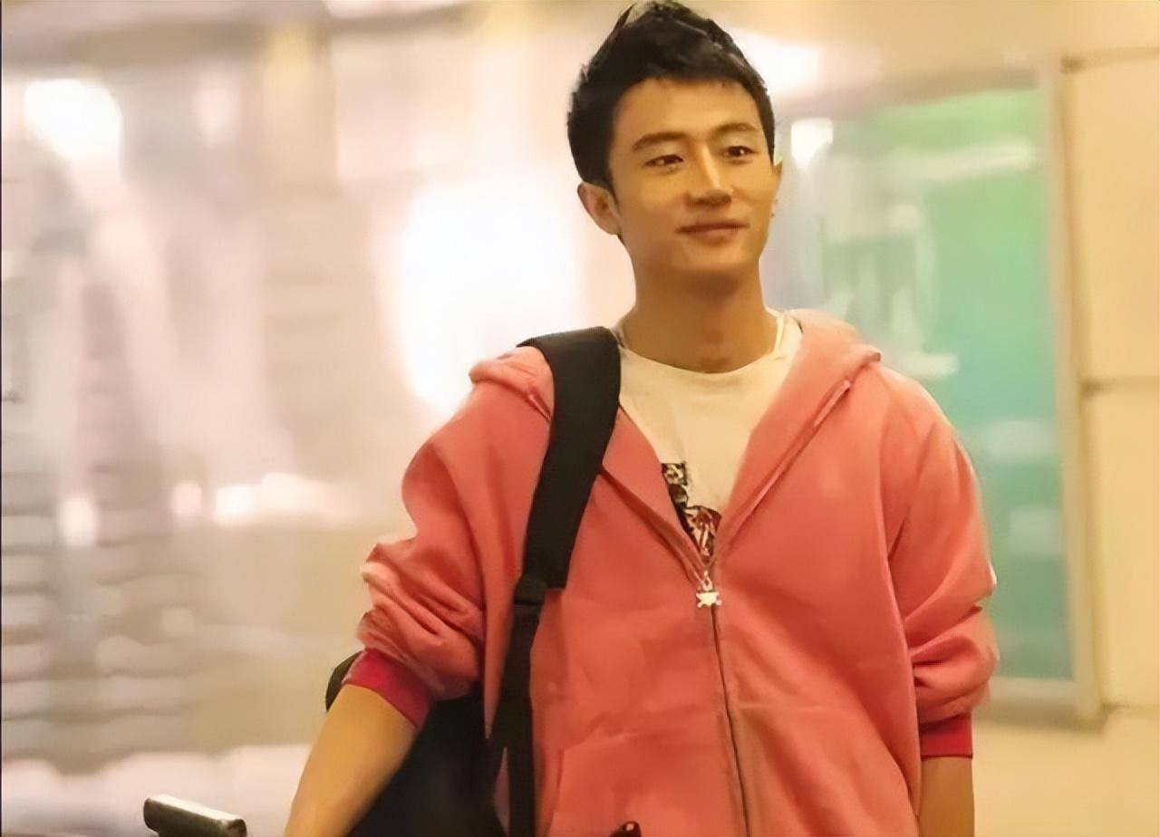 黄轩:12岁父母离婚,19岁被张艺谋"忽悠",21岁成孤儿