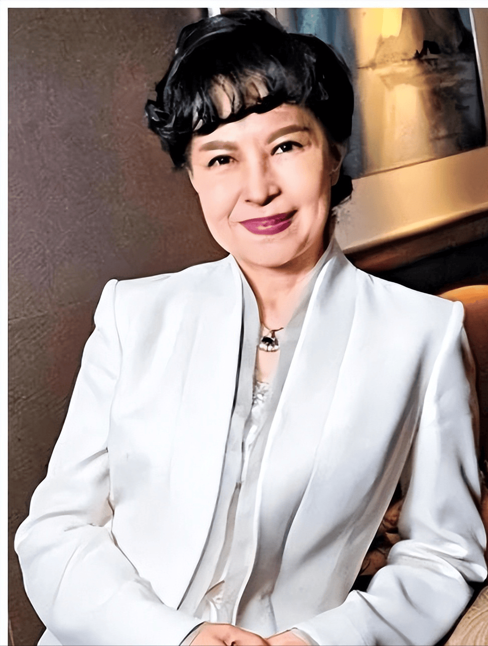 艳星转行当间谍,征服1000多个男人却退圈造卫星,不爱豪门爱祖国