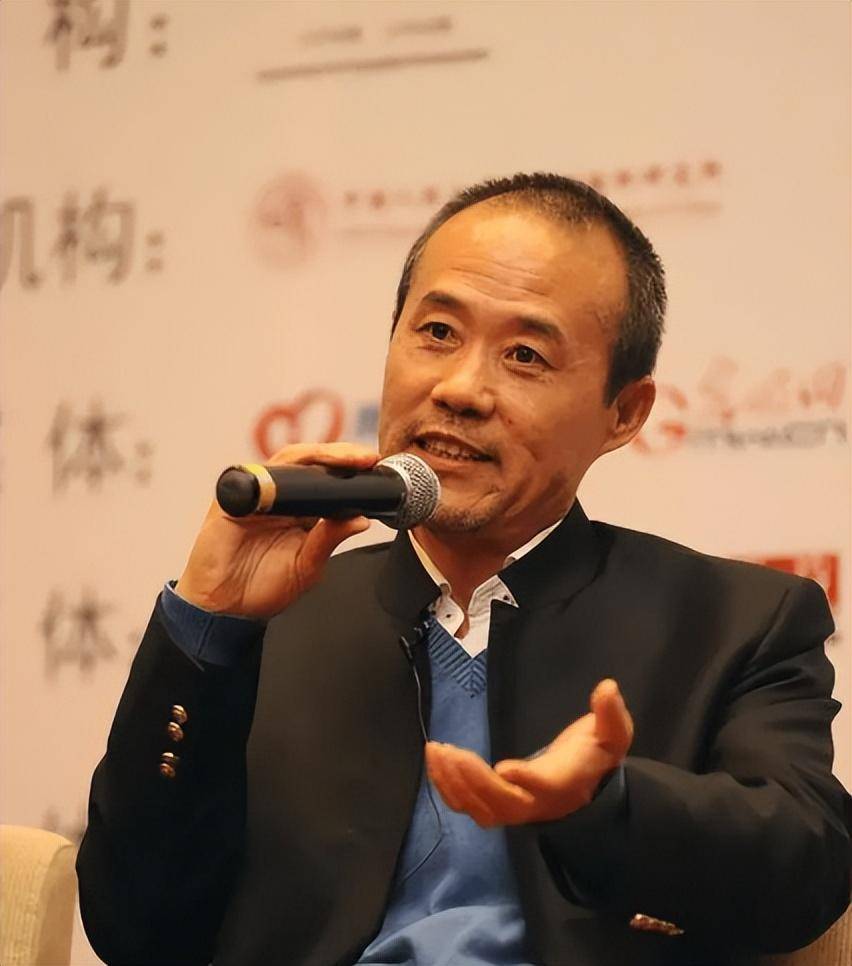 离婚12年，王石再娶娇妻立志活到89岁，遭遇车祸的前妻如今怎样了_王江穗_田朴珺_军人家庭