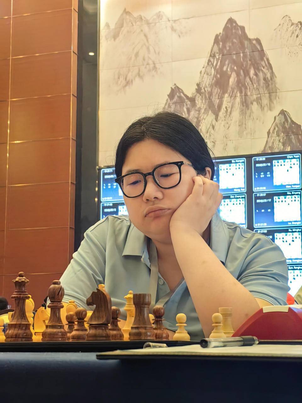 胡聿张潇13日比赛任务加重,将进行4轮快棋赛和4轮超快棋赛.