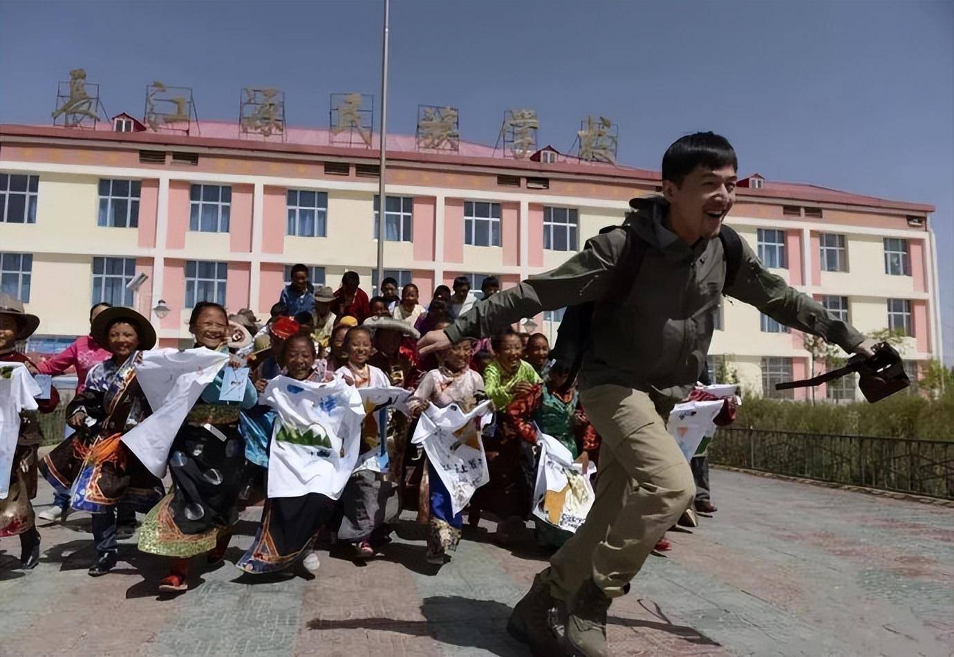 张冕学校图片