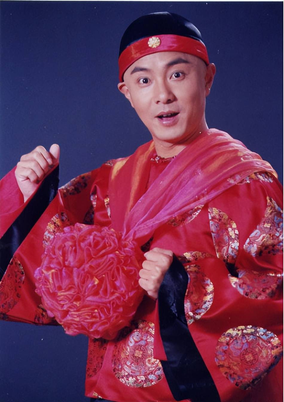 张卫健细腻的表演将戴春寅这个角色的成长历程刻画得入木三分