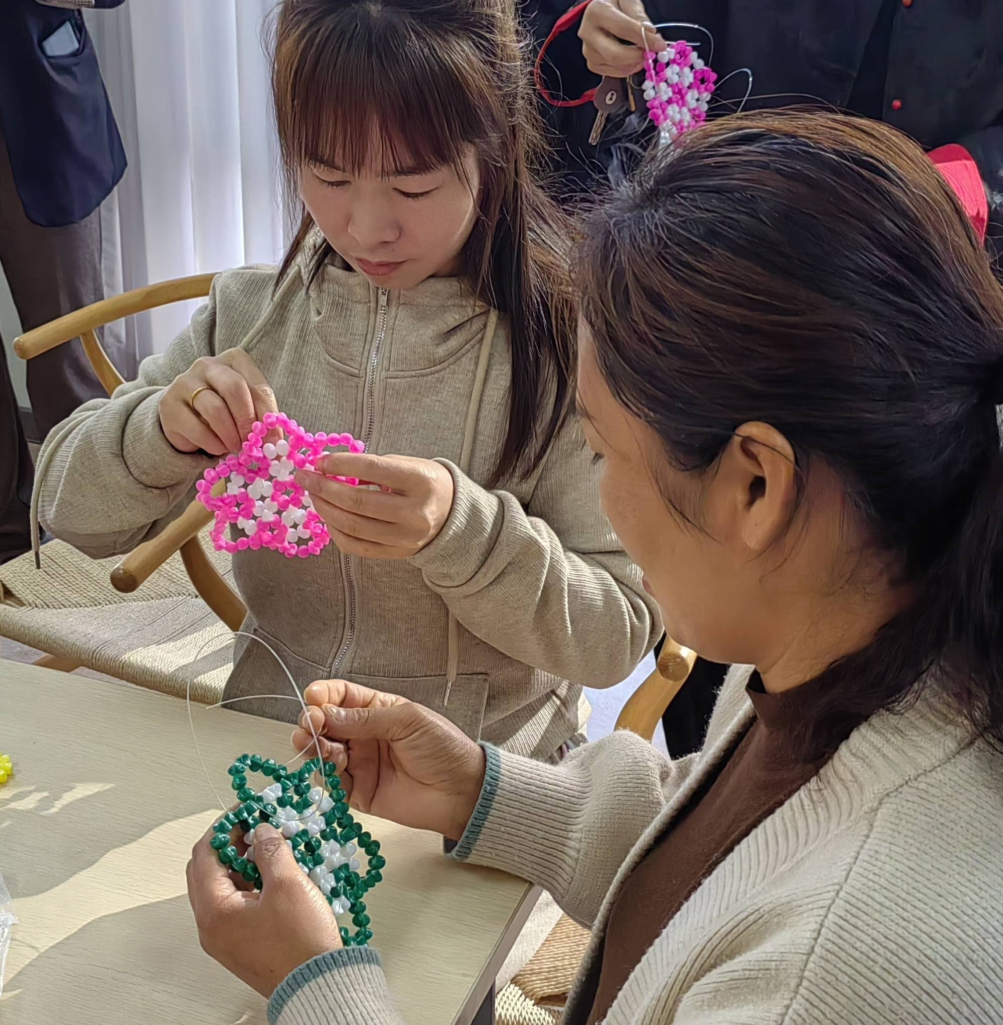 神木市红柠社区"手工编织"公益课堂开课了