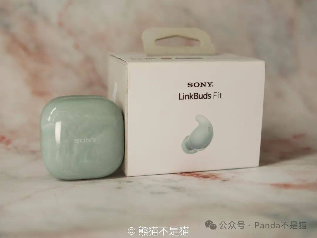 初音未来官方YouTube频道推出原创商品系列- Holiday Travel, image size:1080x811