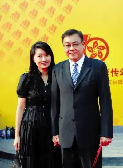 尔冬升八岁女儿正面照曝光,相貌清秀惹人爱,笑起来酷似尔冬升