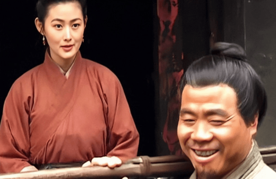 (潘金莲,武大郎剧照)她压根就不想嫁给武大郎,她当初是被个大户送给武
