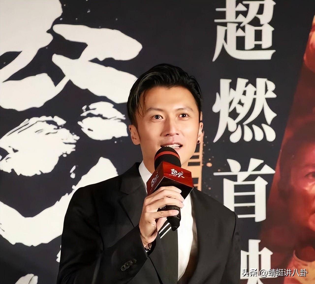 41岁谢霆锋再获影帝,西装披肩上好潇洒,网友:这个男人不会老_陈木胜