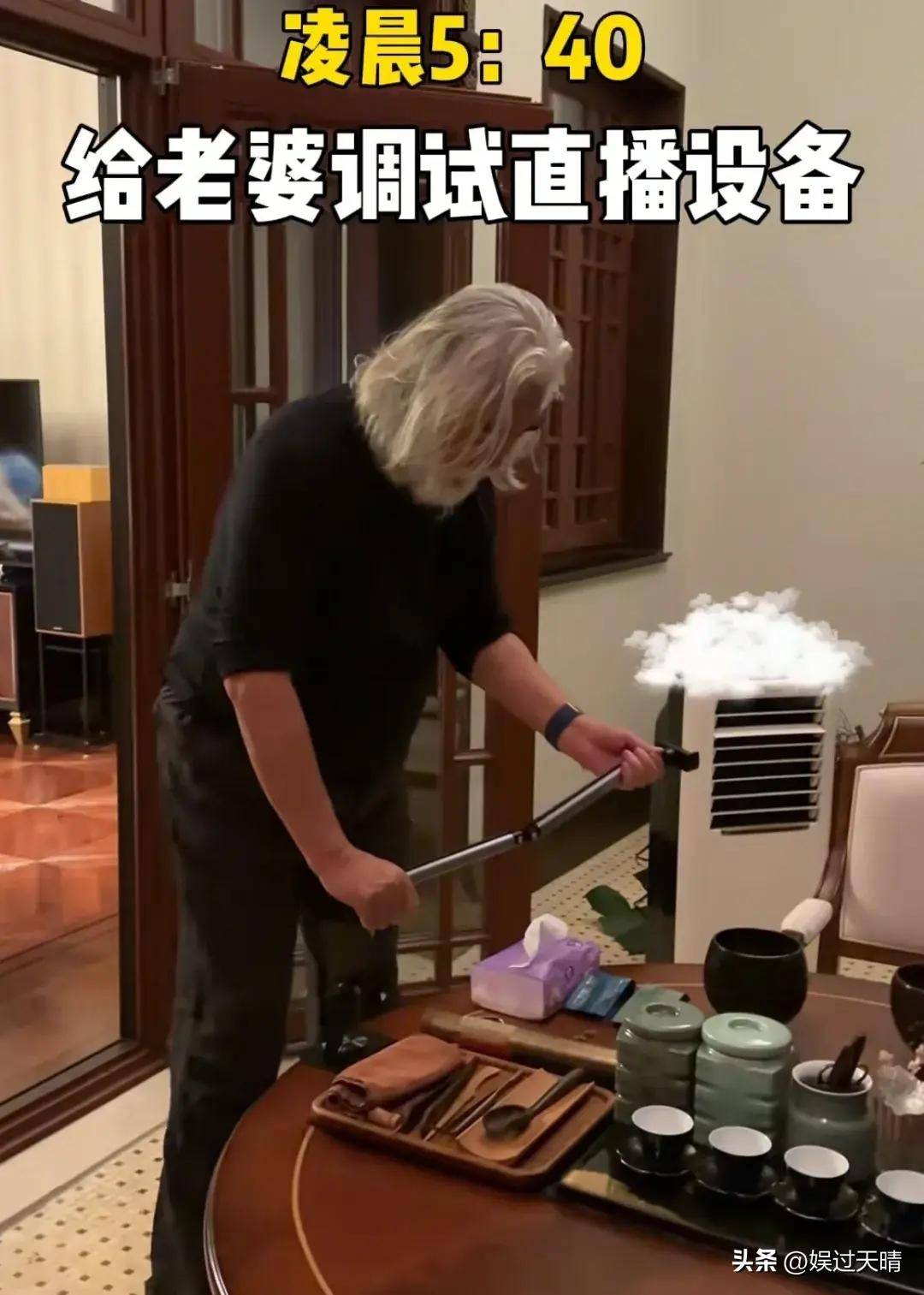 73岁张纪中凌晨五点起床为老婆泡茶做早餐,吃药暴露身体真实情况
